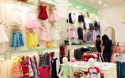 Giá kệ trưng bày shop quần áo trẻ em